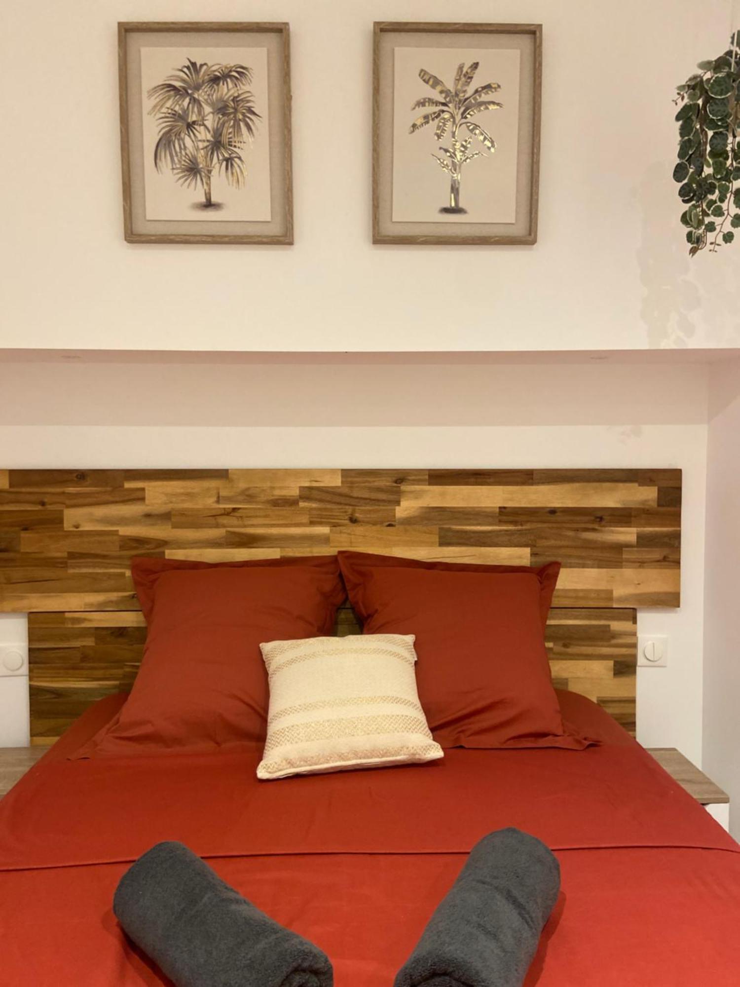 Les Appartements Du Vieux Poussan ภายนอก รูปภาพ