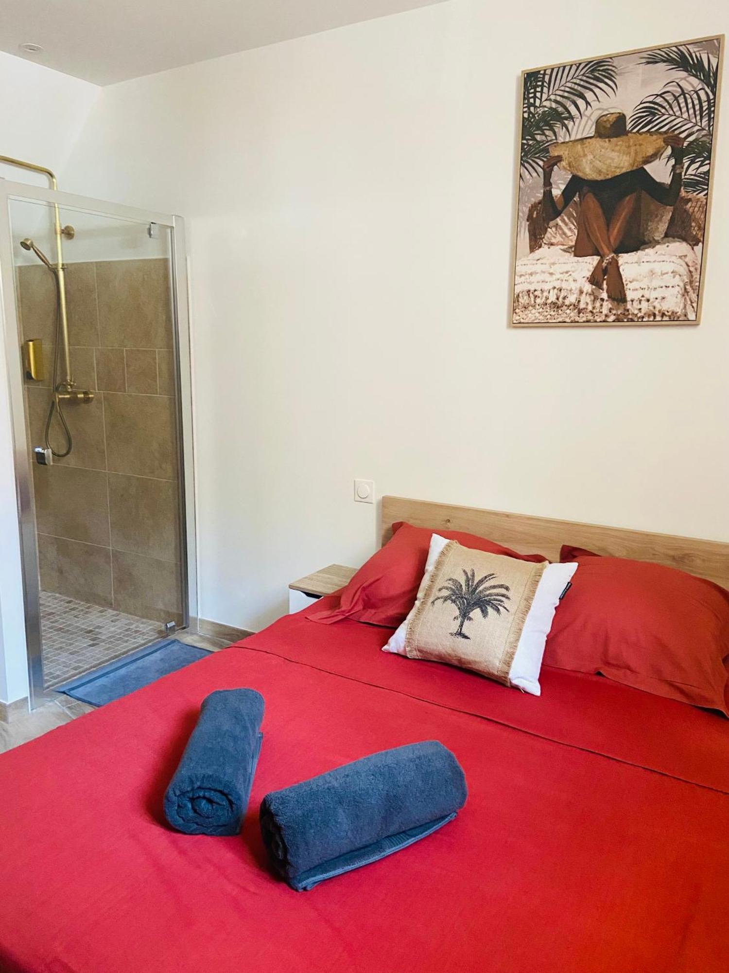Les Appartements Du Vieux Poussan ภายนอก รูปภาพ