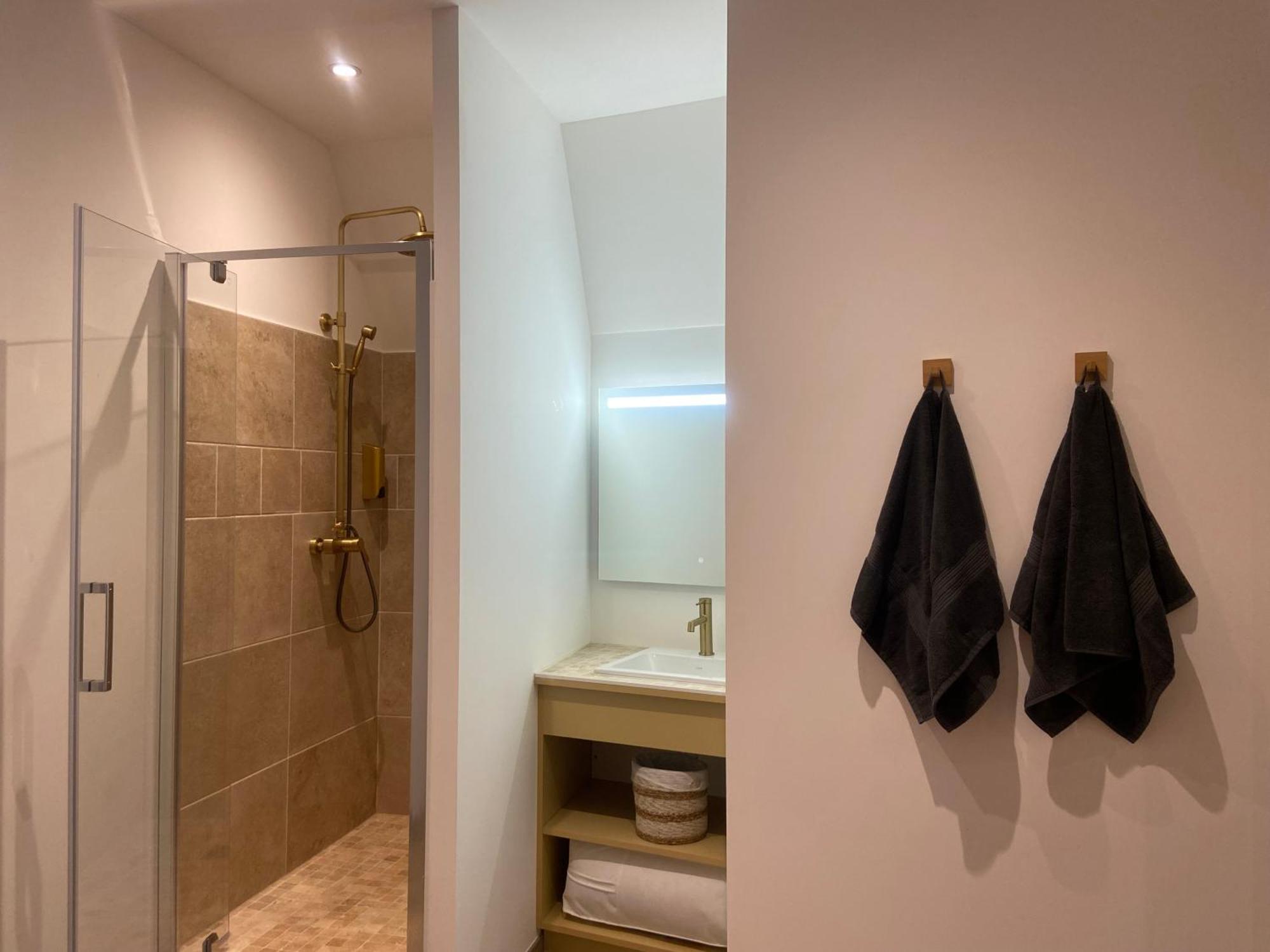 Les Appartements Du Vieux Poussan ภายนอก รูปภาพ