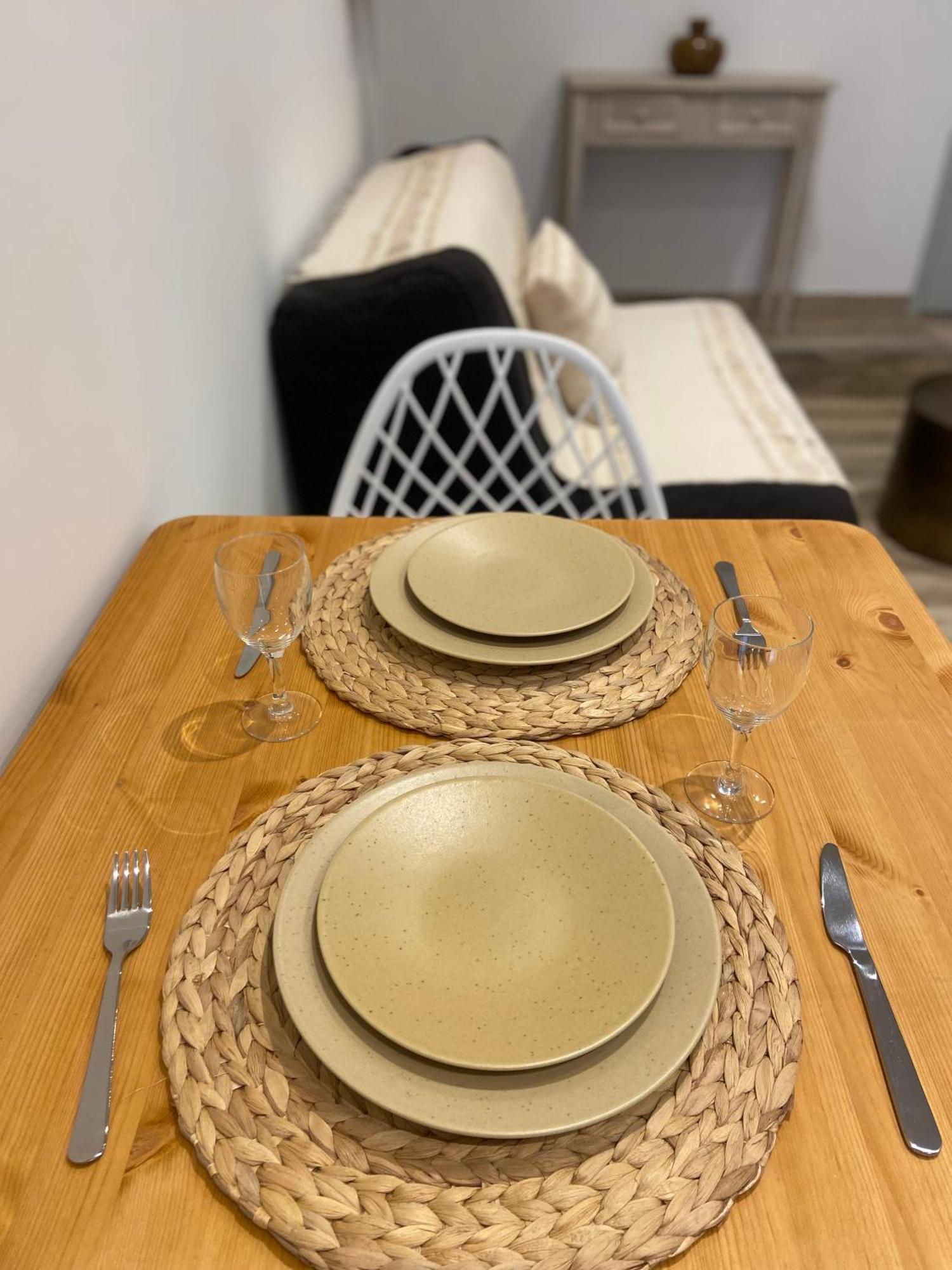 Les Appartements Du Vieux Poussan ภายนอก รูปภาพ