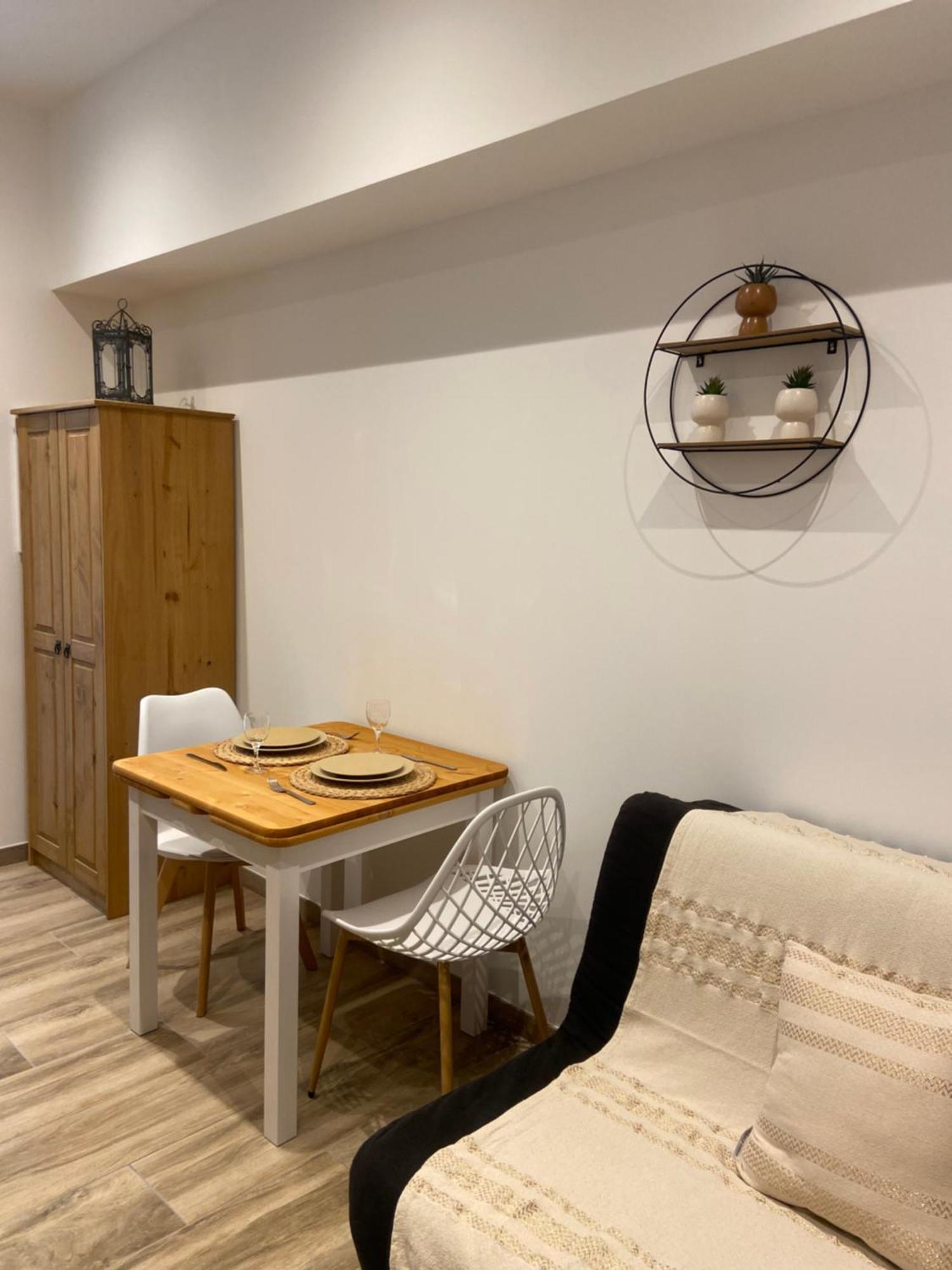 Les Appartements Du Vieux Poussan ภายนอก รูปภาพ