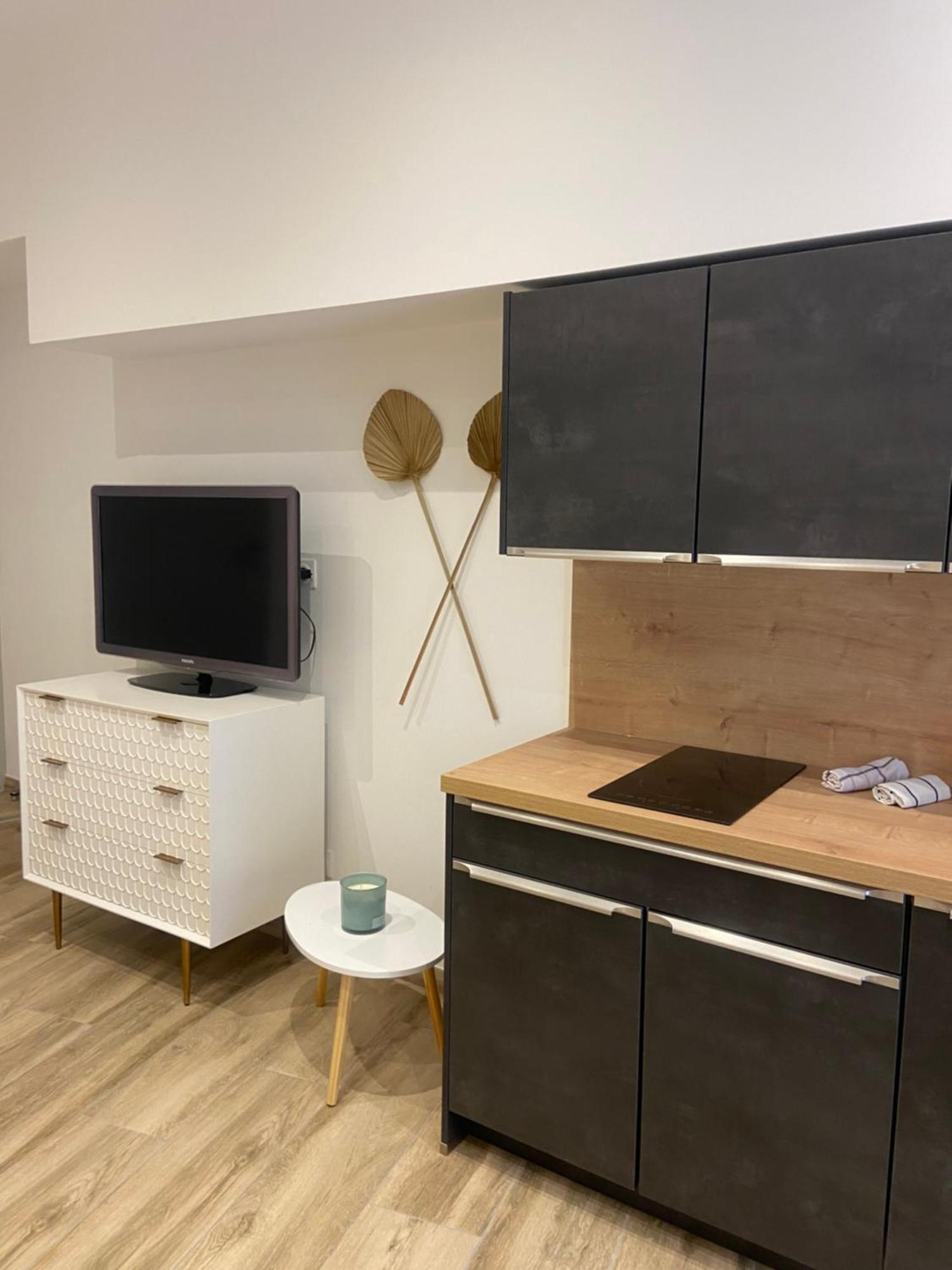 Les Appartements Du Vieux Poussan ภายนอก รูปภาพ