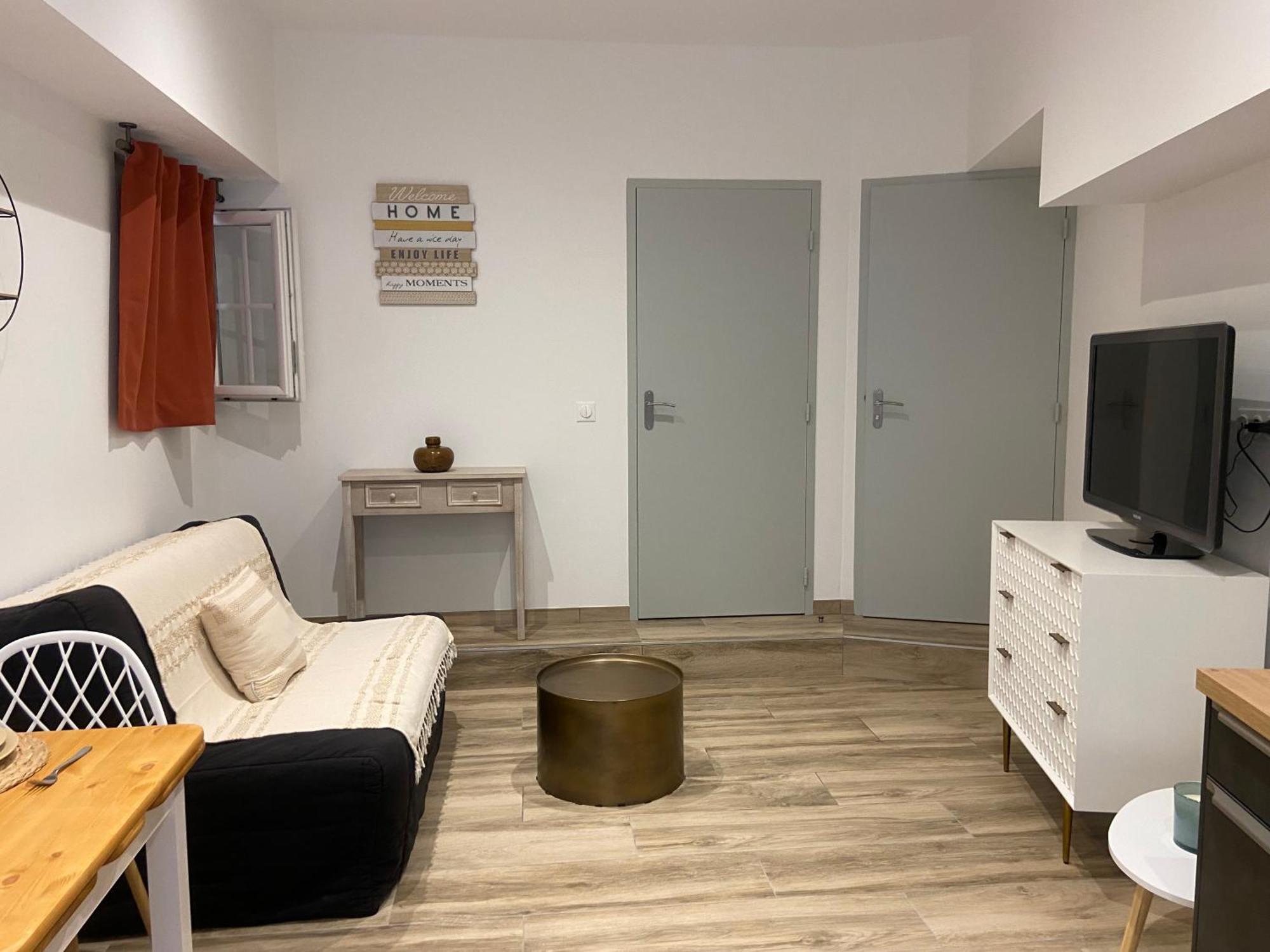 Les Appartements Du Vieux Poussan ภายนอก รูปภาพ