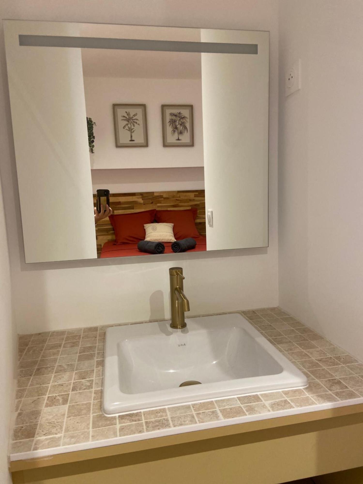 Les Appartements Du Vieux Poussan ภายนอก รูปภาพ