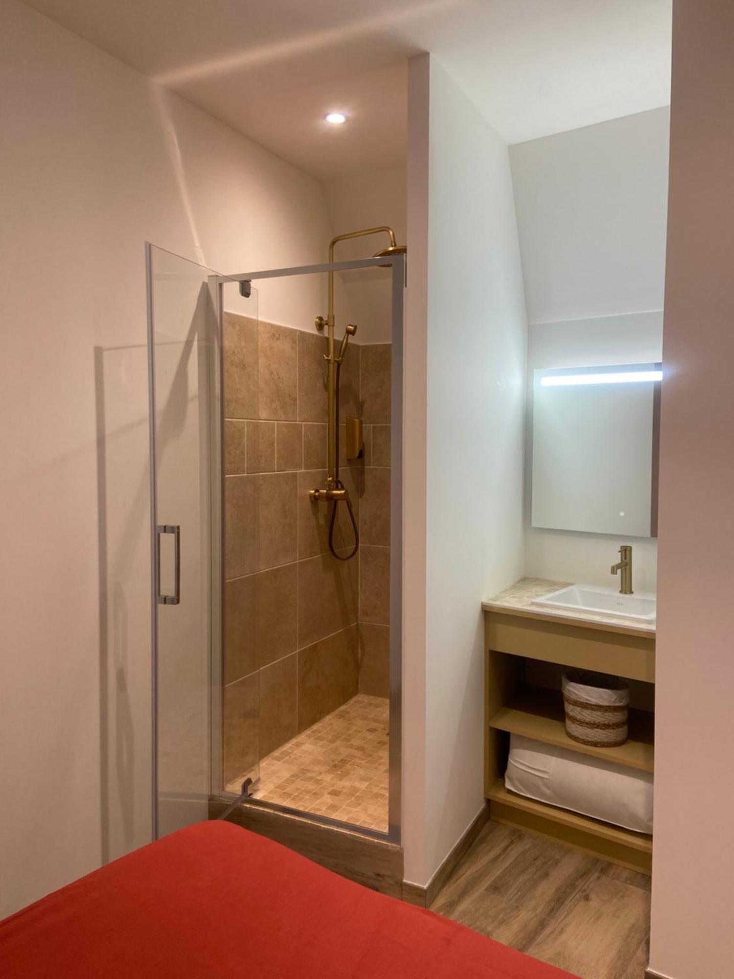 Les Appartements Du Vieux Poussan ภายนอก รูปภาพ